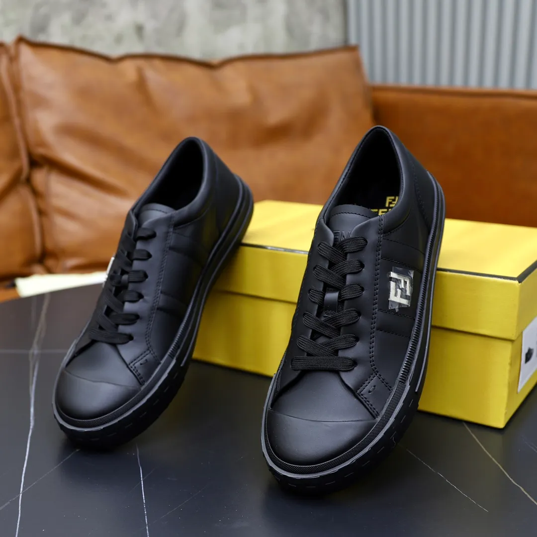 Factory price: 580💰Original order (couple model) Brand: FENDI Fendi🙅‍♂️🙅‍♂️🙅‍♂️ Size: Female 35–40, Male 39-44 (45 can be customized) Grade: Official website genuine Material: Imported original cowhide upper Original comfortable lining TPU wear-resistant lightweight outsole Style category: Loafers New trendy shoes color: actual picture color